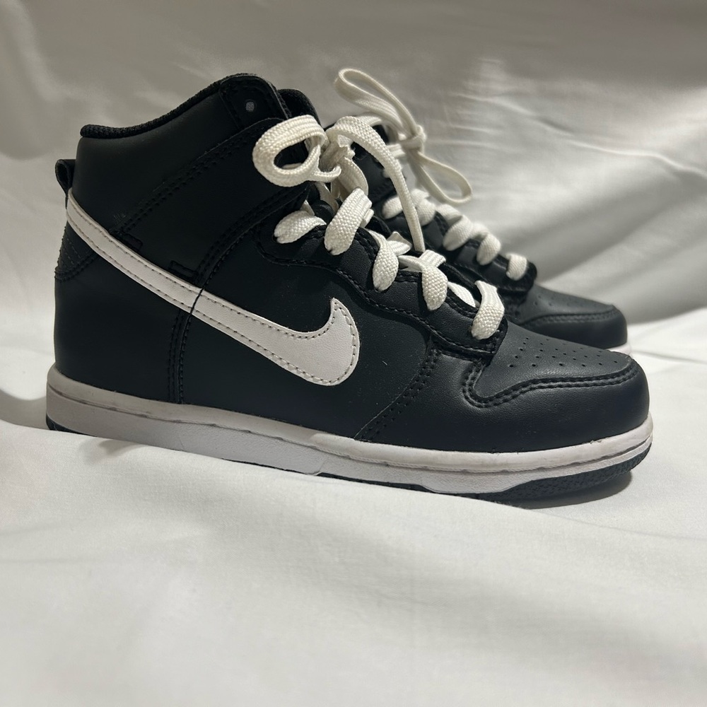 Boys Nike Dunk High shoes. Size 13C - Picture 1 of 4